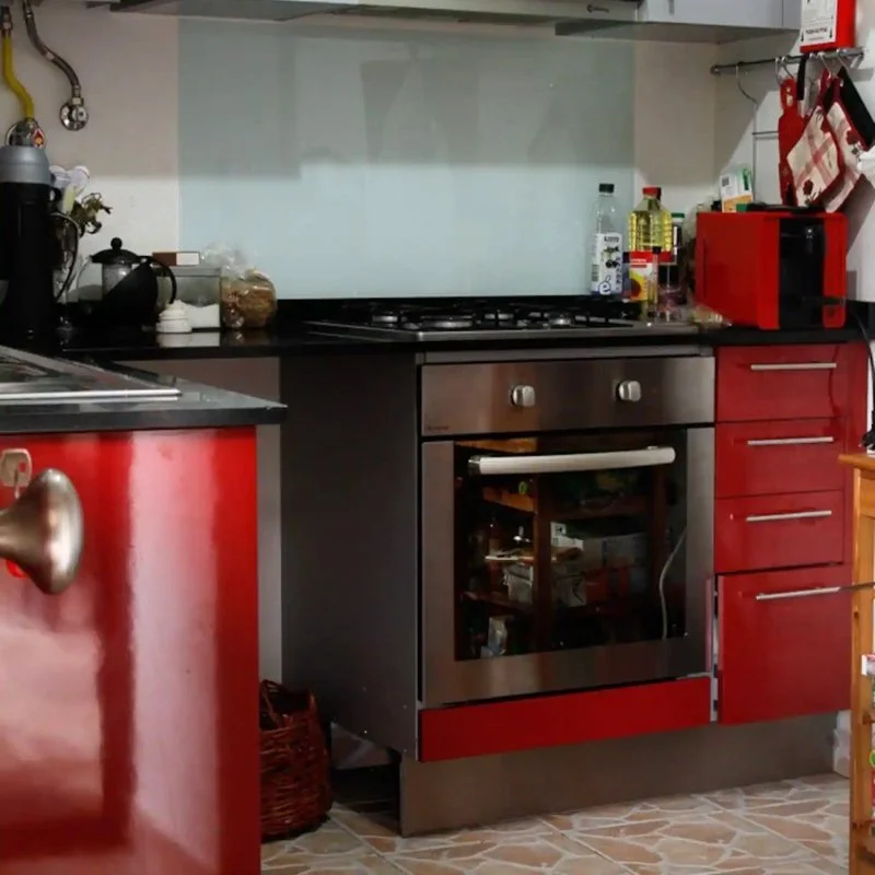 Cozinha com fogão a lenha na Casa Margou