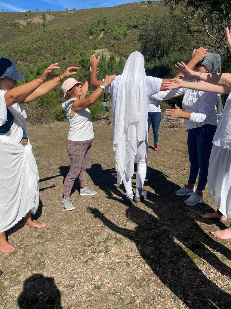 Dança em grupo num retiro